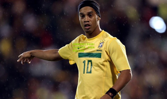 中国男篮第三节仅得13分惨遭逆转，争议判罚雪上加霜